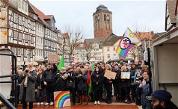 3.000 Menschen zeigen Gesicht gegen rechts: Demo und Kundgebung friedlich