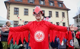 Traditioneller Rathaussturm mit Prinz Marco und Steinadler Attila