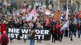 450 Teilnehmer: Demozug durch Fuldas Innenstadt