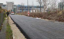 Zubringer zur Klinikums-Großbaustelle werden verbreitert und asphaltiert