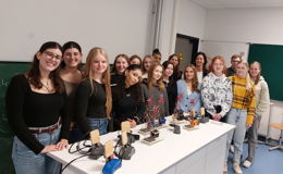"Girls4MINT" - 16 GSO-Schülerinnen entdecken naturwissenschaftliche Berufe