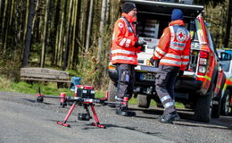 Suche auf Hochtouren: Bereitschaftspolizei und DRK mit Drohne im Einsatz