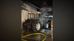 Traktorbrand: Feuerwehr kann mit beherztem Eingreifen Schlimmeres verhindern