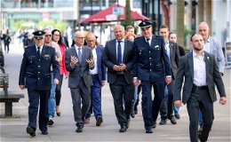 Innenminister Roman Poseck will für mehr Sicherheit in Innenstädten sorgen
