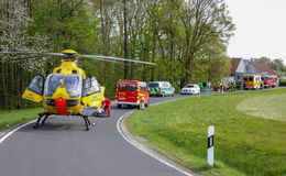 Schlimmer Unfall! 16-Jähriger wird von Motorrad geschleudert