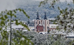 Eiskönigin, Schneedrache und "Hüter" im Hochbeet