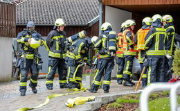 Rauch in Keller eines Wohnhauses - Feuerwehr im Einsatz