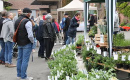 Pflanzen- und Gemüsemarkt mit Weideauftrieb am antonius Hof