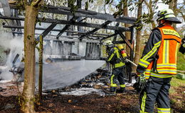 Feuer in Neuhof: Stroh in Pferdeunterstand gerät in Brand