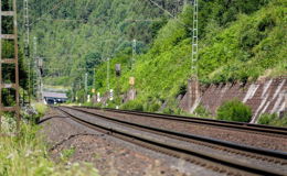 Bauteams führen zwischen Kassel und Fulda abschließende Gleisarbeiten durch