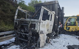 Lkw-Brand auf der A7: Fahrer zum Glück unverletzt