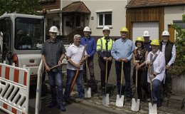 Glasfaserausbau in Stockhausen begonnen - Spatenstich mit Bürgermeisterin