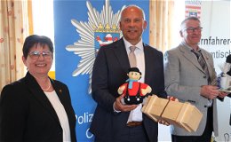 Innenminister Roman Poseck besucht den hessischen Fernfahrerstammtisch