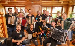 Stimmungsvolle Musik beim Musiker-Stammtisch im Hotel Berghof in Almendorf