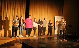 Poetry Slam der Lichtermeer-Stiftung füllt Lichtspielhaus und berührt die Gäste