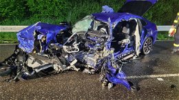 Schon wieder ein schwerer Unfall: BMW prallt auf der B27 gegen Lastwagen