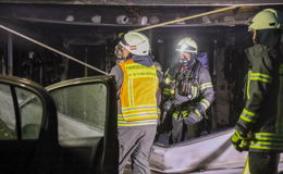 Garagenbrand in Kathus: Feuerwehr verhindert Schlimmeres und rettet Haustiere