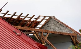 Gewitter zieht über die Region hinweg: Dächer bei Kirtorf abgedeckt