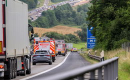 Auffahrunfall zwischen zwei Pkw: Zwei Personen werden verletzt