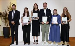 Alexander-von-Humboldt-Schule vergibt Abiturzeugnisse