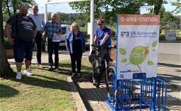 VR-Bankverein Bad Hersfeld-Rotenburg spendet 48 E-Bike Ladestationen