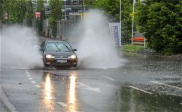 Gewittercluster zieht nach Osthessen - Starker Regen und Überschwemmungen