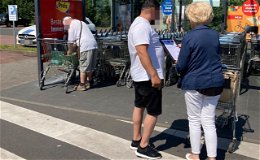 Betrügerische Spendensammler auf Supermarkt-Parkplätzen unterwegs