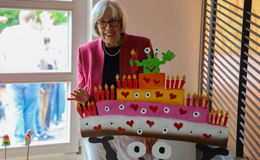 Begeisterungsfähige Kinder-Akademie-Gründerin Helen Bonzel zum 80. geehrt