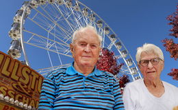 Kronjuwelenhochzeit in Kalkobes: Nach 20 Runden im Riesenrad hat&apos;s gefunkt