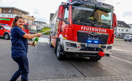 Schnellere Hilfe in Notfällen: Brandes tauft neues Hightech-Feuerwehrfahrzeug