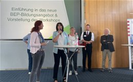 Landkreis-Mitarbeiterinnen entwickeln Informatik-Fortbildung
