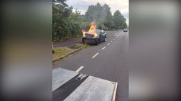 Nach Auffahrunfall in der Pacelliallee: Auto gerät beim Abschleppen in Brand
