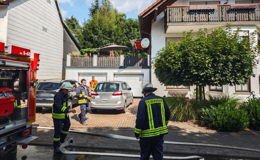 Feuerwehr kann Schlimmeres verhindern: Gartenhütte gerät in Brand