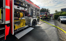 Akku-Speicher in Brand geraten - Doppeleinsatz für die Feuerwehren