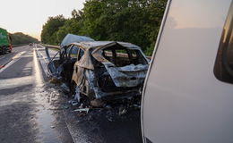 Auf der A7 nahe Uttrichshausen: Fahrzeug komplett abgebrannt