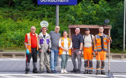 Stadt und Deutsche Bahn sorgen bei Putzaktion für Sauberkeit am Bahnhof