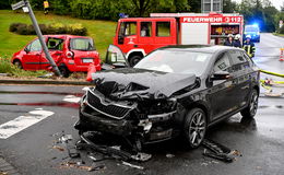 Schwerer Unfall am Sonntag: Acht Verletzte, darunter auch Kinder