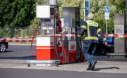 Gaskupplung an Zapfsäule abgerissen - Feuerwehr legt Leitung erfolgreich still