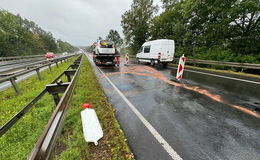 150 Meter lange Ölspur nach Alleinunfall auf der B27 beim Bronzeller Kreisel