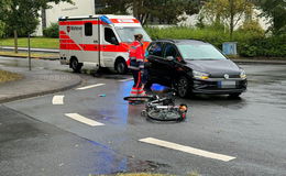 Crash in der Adenauerstraße: Pkw-Fahrerin übersieht Fahrradfahrer