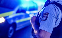 Frontalzusammenstoß verhindert! 18-Jährige weicht in angrenzendes Feld aus