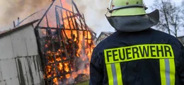 Lagerhalle in Flammen: Rund 100.000 Euro Schaden entstanden