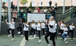 Flashmob zu "Texas Hold&apos;em" am Bahnhofsvorplatz: Kurz, aber echt knackig!