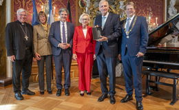 In der Welt zuhause, in Fulda geehrt: Winfriedpreis für Ulrich Wickert