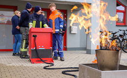 Freiwillige Feuerwehr erhält neues Mannschaftstransportfahrzeug