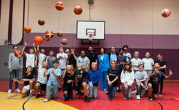 Profi-Basketballtrainer Sebastian Gleim zu Besuch an Gesamtschule