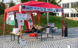 Ersti-Stress und Völkermord: "Students for Palestine" mit Kuchen und Kufiya