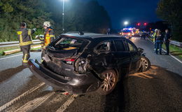 Zusammenstoß dreier Fahrzeuge: Vier Schwerverletzte, 100.000 Euro Schaden