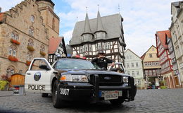 "US-Cop" und Streifenwagen vom Riverside Police Department als Hingucker