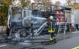 Nach Lkw-Brand auf der A5: rechte Spur weiterhin gesperrt